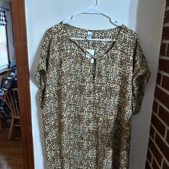 Maurice’s IT Leopard Print Women's Top - Picture 1 of 3